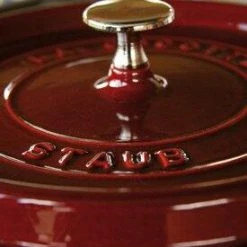 Staub Cocotte Rund Aus Gusseisen In Grenadine 22, 20 Cm/ 10 Cm/ 2,6 Liter -la rochere shop 1 cc grenadine bois 1