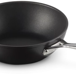 Le Creuset Aluminium-Antihaft Wok-Pfanne 26 Cm / 3,4 Liter, Mit Gegengriff 26 Le Creuset Aluminium-Antihaft Wok-Pfanne 26 Cm / 3,4 Liter, Mit Gegengriff -la rochere shop 51104260010202 00002