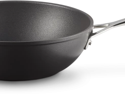 Le Creuset Aluminium-Antihaft Wok-Pfanne 26 Cm / 3,4 Liter, Mit Gegengriff 25 Le Creuset Aluminium-Antihaft Wok-Pfanne 26 Cm / 3,4 Liter, Mit Gegengriff -la rochere shop 51104260010202 00005
