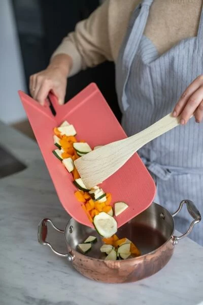 Koziol Faltbares Schneidebrett SNAP In Coral L 3 Koziol Faltbares Schneidebrett SNAP In Coral L – Bild 3