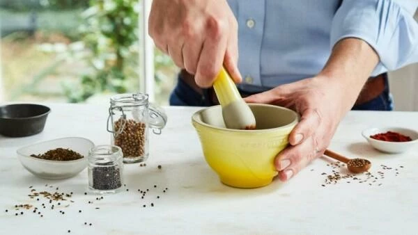 Le Creuset Mörser In Citrus 2 Le Creuset Mörser In Citrus – Bild 2