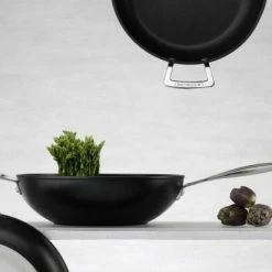 Le Creuset Aluminium-Antihaft Wok-Pfanne 30 Cm / 4,7 Liter, Mit Gegengriff 19 Le Creuset Aluminium-Antihaft Wok-Pfanne 30 Cm / 4,7 Liter, Mit Gegengriff -la rochere shop Aluminium Antihaft 11 klein l 1