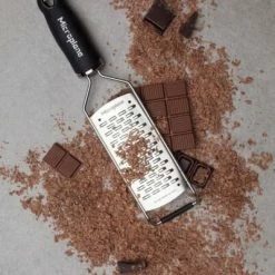 Microplane 2-Wege-Reibe Gourmet -la rochere shop MP Gourmet Series Ribbon Grater 45002 chocolate neu l