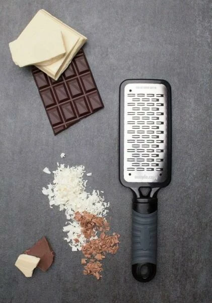 Microplane 2-Wege-Reibe Home in schwarz Microplane 2-Wege-Reibe Home In Schwarz -la rochere shop MP Home Series Ribbon Grater 44009 chocolate neu l