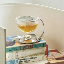 Mono Filio Teekanne 1,5 L Mit Integriertem Stövchen 2 Mono Filio Teekanne 1,5 L Mit Integriertem Stövchen -la rochere shop Mono Filio Teapot 44200 Milieu1 Fabian Frinzel 1 1