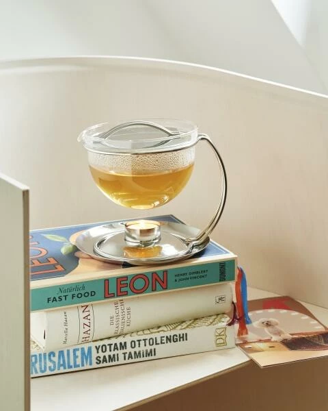 Mono Filio Teekanne 1,5 L mit integriertem Stövchen Mono Filio Teekanne 1,5 L Mit Integriertem Stövchen -la rochere shop Mono Filio Teapot 44200 Milieu1 Fabian Frinzel 1 1