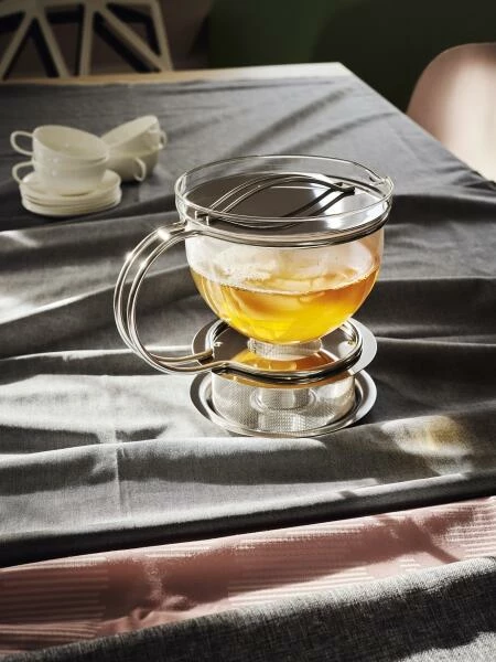 Mono Filio Teekanne 1,5 L mit integriertem Stövchen Mono Filio Teekanne 1,5 L Mit Integriertem Stövchen -la rochere shop Mono Filio Teapot 44444 Milieu1 Fabian Frinzel 1