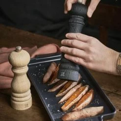 PEUGEOT Salzmühle Paris Nature Black 22 Cm -la rochere shop PARIS NATURE BLACK PLAQUE MIGNARDISE 60749 Eric Marin 1 2